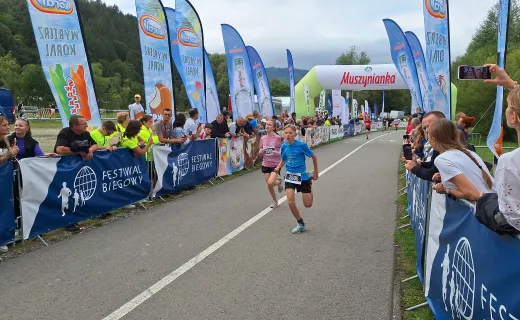 Bieg na 1 km cieszył się wielkim zainteresowaniem na Festiwalu Biegowym w Piwnicznej - 32